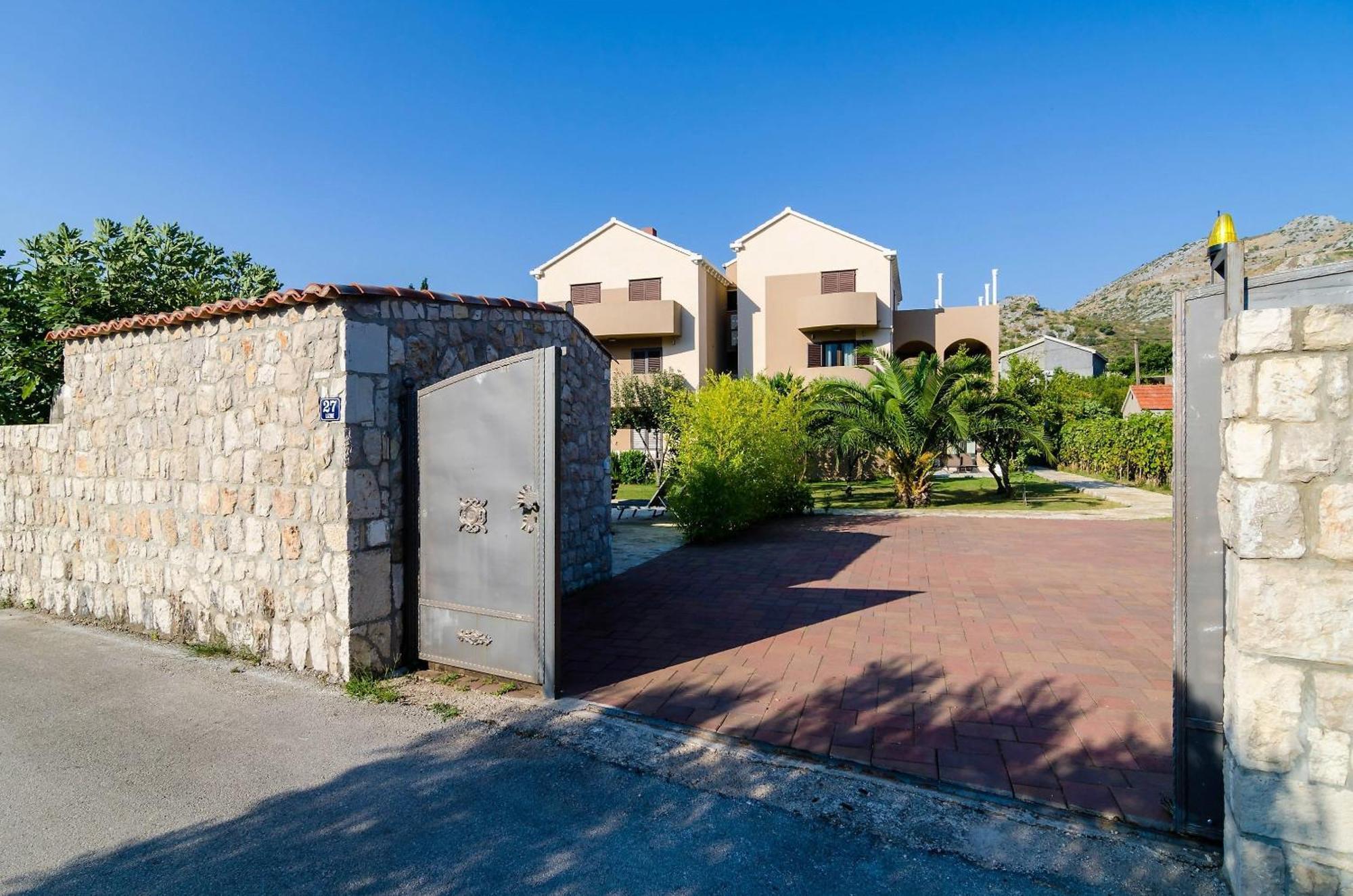 Apartments Setemana Mlini Exterior photo